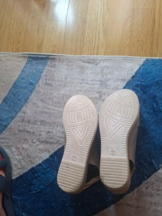 Sandalias Beige y Rojas Talla 37