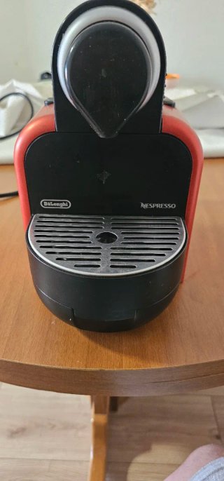 Cafetera Nespresso DeLonghi Roja