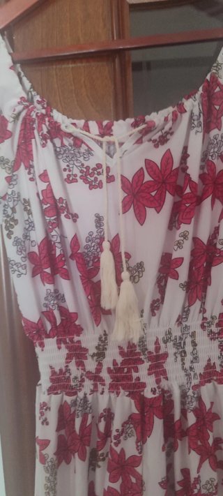 Mono corto floral blanco y rojo