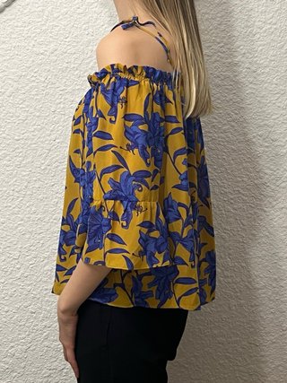 Blusa H&M floral hombros descubiertos