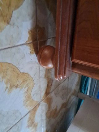 Mueble de baño de madera tallada