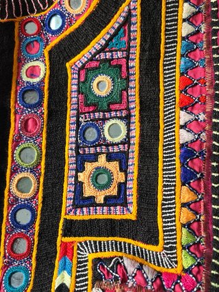 Bolso étnico bordado multicolor