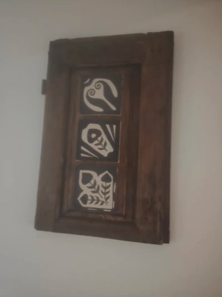 Panel Rústico Madera con Azulejos Decorativos