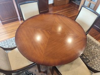 Mesa comedor extensible y 4 sillas