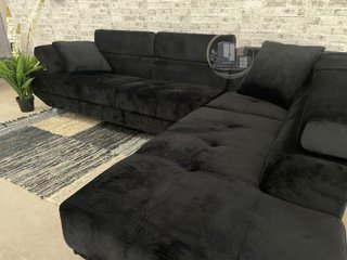 Sofá-rinconera en negro terciopelo