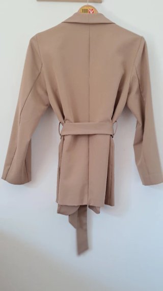 Traje #VILA americana y pantalón beige