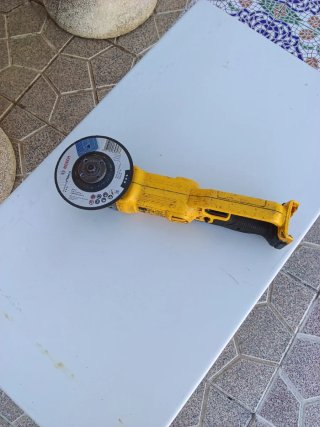 AMOLADORA RADIAL DEWALT DCG412