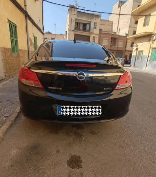 Opel Insignia Negro