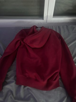 Sudadera granate con estampado Pray