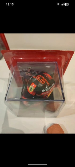 Casco Carlos Sainz 2023 Spark 1/5 Ferrari