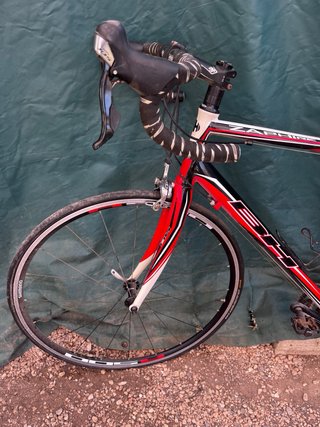 Bicicleta de carretera roja