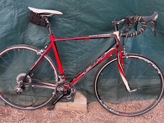 Bicicleta de carretera roja
