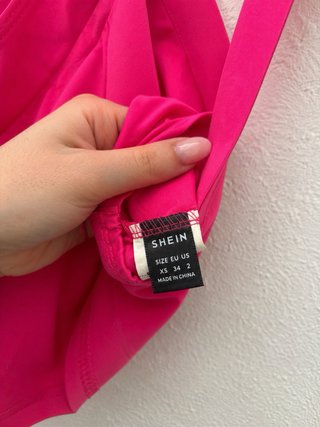 Top Cruzado Fucsia de Shein