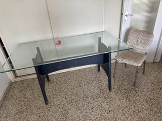 Mesa de comedor cristal y madera azul