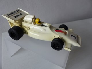 SCALEXTRIC - F1 YARDLEY BRM AÑOS 70 ( BLANCO )