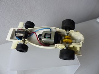SCALEXTRIC - F1 YARDLEY BRM AÑOS 70 ( BLANCO )
