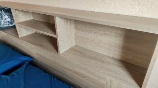 Cabecero de cama con estantes