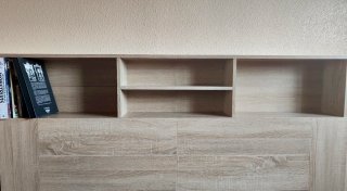 Cabecero de cama con estantes