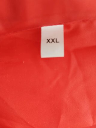 Chubasquero rojo sin estrenar