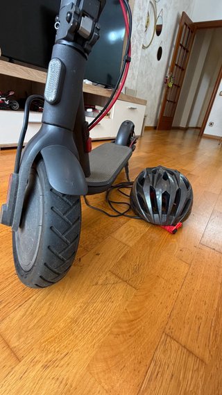 Patinete Xiaomi 4 Pro + Casco y cargador poco uso