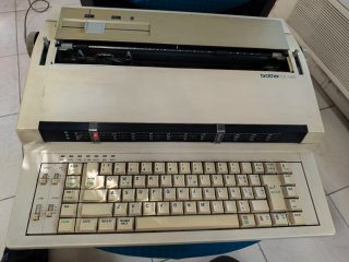 Máquina de escribir Brother CE-550