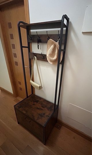 Zapatero con perchero de metal y madera
