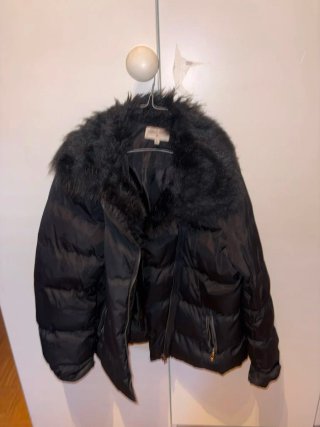 Plumas negro con cuello de pelo mujer