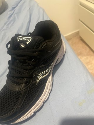 Zapatillas Saucony Negras y Blancas