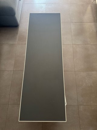 Mesa rectangular blanca con tablero reversible