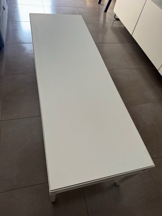 Mesa rectangular blanca con tablero reversible