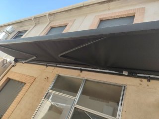 Toldo eléctrico con mando y palo mamual 5x3m
