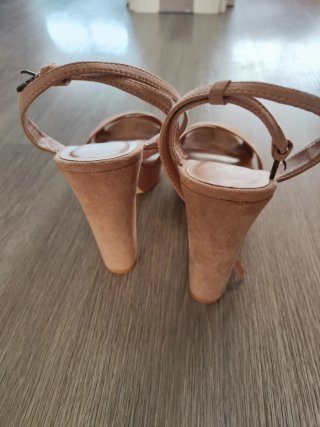 Sandalias tacón beige