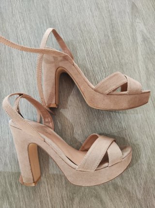 Sandalias tacón beige
