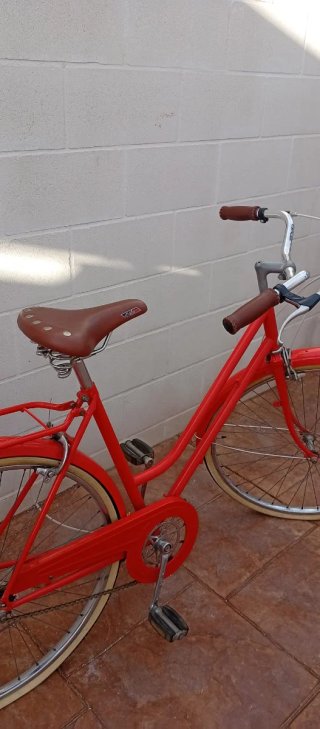 Bicicleta Clásica Roja Vintage