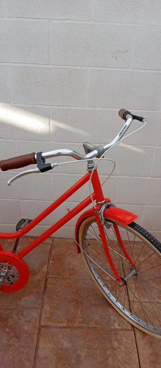 Bicicleta Clásica Roja Vintage