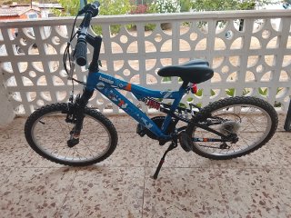 Bicicleta para niño  azul 20 pulgadas.