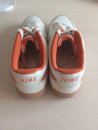 Zapatillas Nike Blancas y Naranja