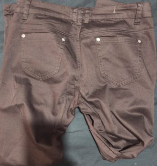 Pantalones pitillo marrones y rosas. Talla 48 y 42
