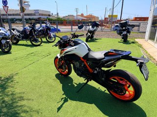 KTM 890 DUKE R