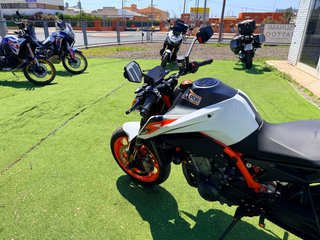 KTM 890 DUKE R