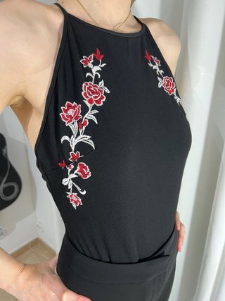 Body negro flores bordadas Talla L