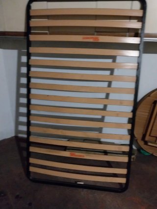 Somier de madera y metal