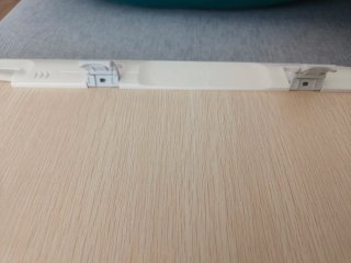 Mesa auxiliar para sofá beige y blanco