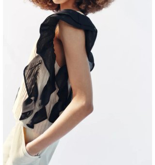 Blusa de rayas con volantes negros