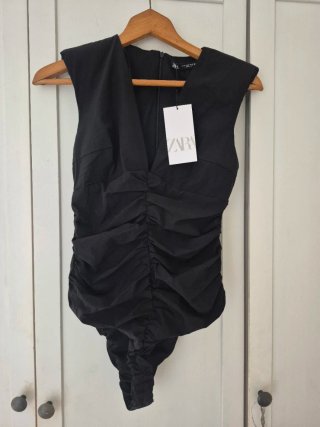 Body Zara Negro sin Mangas Escote V