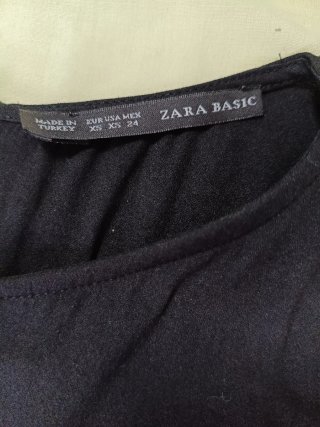 Top negro elegante capas volantes