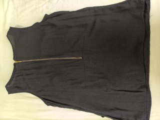 Top negro elegante capas volantes