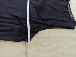 Top negro elegante capas volantes