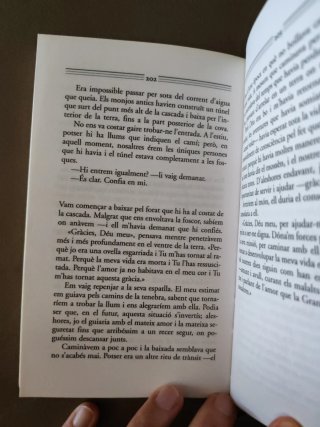 Vora El Riu Piedra Em Vaig Asseure A Plorar
