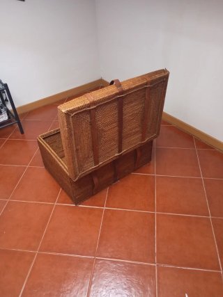 Baúl de mimbre y cuero